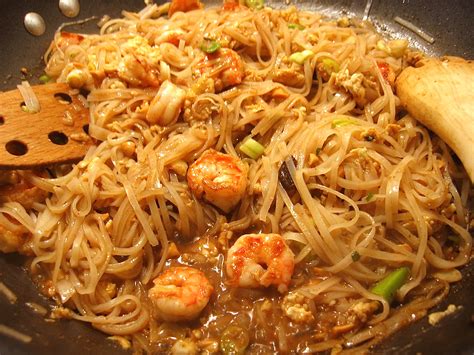 Tur keu chan eek kon. Pad Thai « Eye for a Recipe