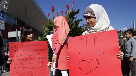 دعوات في ألمانيا لمنع ارتداء الحجاب في المدارس وكالة سوا الإخبارية