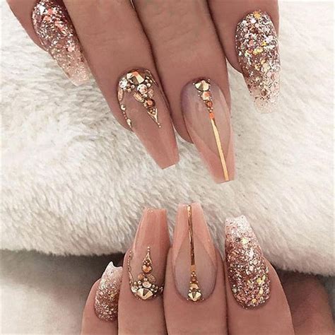 We All Need Love And A Perfect Manicure To Show This Ring Uñas