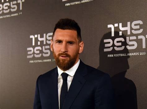 Lionel Messi Bio Net Worth Age Wife Salary Height Awards Wiki Riset