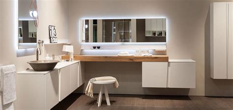 Lasciati trasportare dalla nostra ampia vendita di specchi da bagno on line. Come illuminare lo specchio del bagno | Consigli pratici