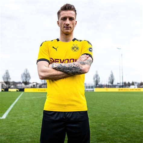 The season covered a period from 1 july 2017 to 30 june 2018. Borussia Dortmund 19-20 Home Kit Released - Footy Headlines