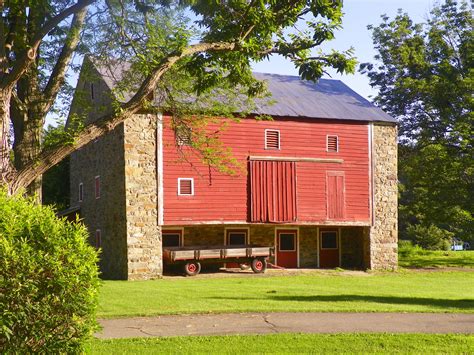 Very Unusual Barnvery Unique Architecture Old Barns Barn