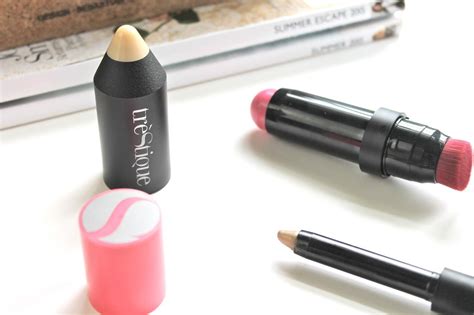 Can you draw a line reaally close, without blinking, wobbling your hand, or jabbing a pencil into your eye? Necessary Nothings: THE EASIEST WAY TO DO YOUR MAKEUP | Makeup yourself, Makeup, How to apply makeup