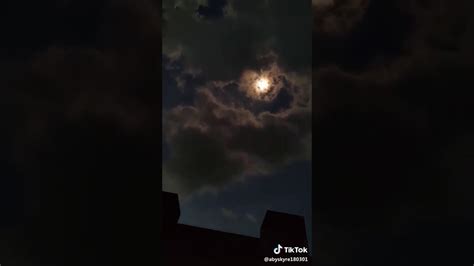 Pada 26 disember 2019, sebuah fenomena alam akan berlaku iaitu gerhana matahari. GERHANA MATAHARI 26 DESEMBER 2019 INDAHNYAAAAA - YouTube