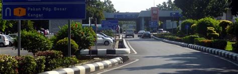 Besar railway station has malaysia's only integrated customs, immigration and quarantine facility for malaysia and thailand and rail passengers are processed for exiting malaysia and entering thailand (or vice versa if traveling the. Kangar to Padang Besar by MyBas Bus from Bukit Lagi, Train ...