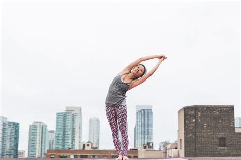 Kostenlose foto körperliche Fitness Schulter Stehen Yoga Arm Sportkleidung Joint