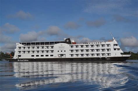 Três Navios Fazem Viagens Entre Dois Portos