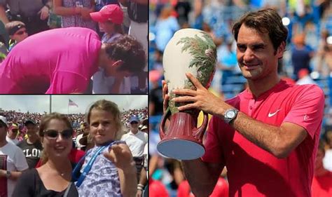 14 995 663 · обсуждают: Roger Federer twin daughters steal show at Cincinnati Open 2015 final! Celebration video is just ...