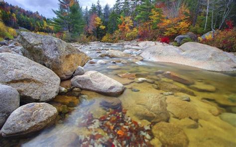 Hd Wonderful Mountain Stream In Autumn Wallpaper