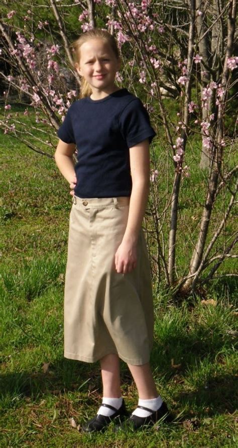 This Long Twill Twill Skirt Has Side Pockets Front Fly Zipper Flat
