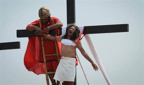 Good Friday Christians In Philippines Whipped And Crucified In Easter