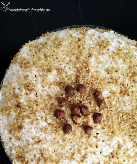 Diesem rezept zeigt ihnen, wie sie eine kalorienarme variante des kuchens backen, die wenig zucker enthält. Sahne-Nuss-Torte | Nuss sahne torte, Lecker backen, Backen ...