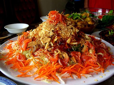 In china, the chinese family enjoy traditional food recipe with abundance of food as it is the chinese tradition. Yee Sang or Yusheng, A Unique Chinese New Year Food | HubPages