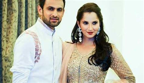 Former pakistan captain shoaib malik has lashed out after a section of the pakistani media claimed that he along with a few other pakistan cricketers was seen the pictures were claimed to be taken on the eve of the game and among those seen in them was malik's wife, indian tennis star, sania mirza. Sania Mirza's Cute Birthday Message to Hubby Shoaib Malik - VeryFilmi