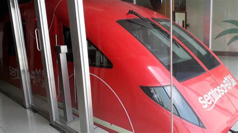 Sentosa Express Red Monorail Departing Vivocity Towards Beach Youtube