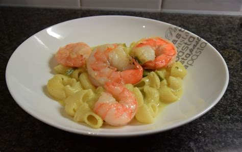 Gebakken Scampi Met Pasta Groentjes En Kerriesaus Recept