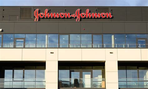 Johnson And Johnson Reduce Sus Beneficios 4905 En La Primera Mitad De