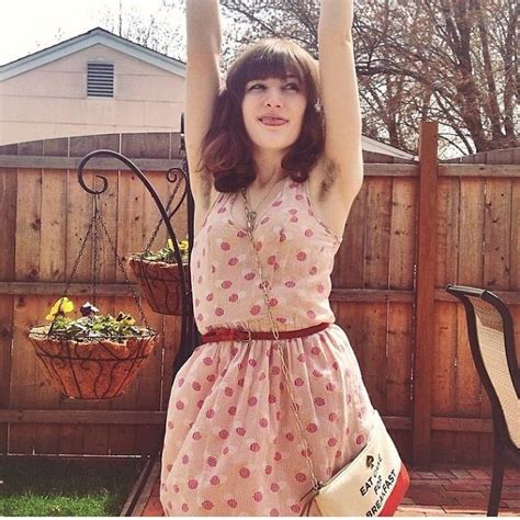 Woman Showing Her Armpit Hair Mode Instagram Latest Instagram New