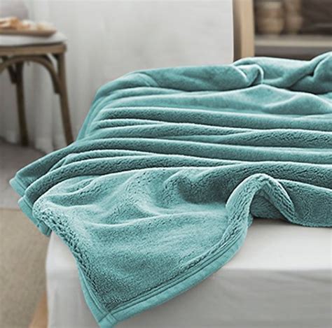 The 8 Best Fuzzy Blankets
