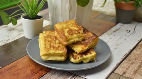Resepi viral roti sosej cheese leleh bersalut telur. Roti Telur Cheese Paling Pantas 😂 - YouTube