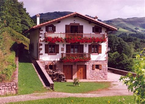 Casa típica de Navarra | Casas rurales asturias, Casas estilo cabañas