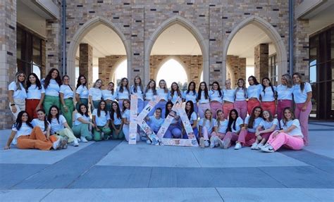 The Best Way to Spread Holiday Cheer – The Spectrum Newspaper