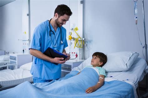 Premium Photo Male Nurse Interacting With Patient During Visit In Ward