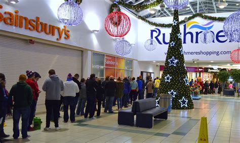 What Stores Open At Midnight For Black Friday Uk - Black Friday scuffles: 'I got a Dyson but I don’t even know if I want