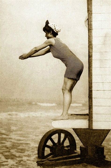 45 Interesting Vintage Photographs Of Bathing Machines From The