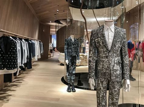 With more than 17,000 brands and stores in one place, lyst is the definitive fashion destination. 30 Top Luxury Retail Stores for 2019 - Insider Trends