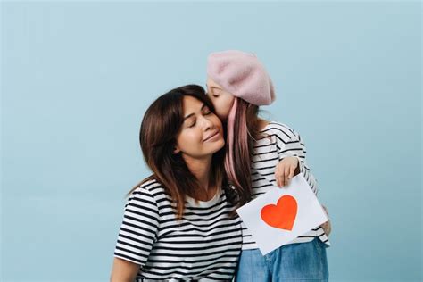 Premium Photo Tween Girl In French Beret Kissing Her Mom Shes Holding A Heart On Paper