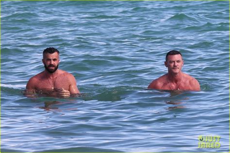Luke Evans Boyfriend Fran Tomas Enjoy A Beach Day Together In Miami Photo Luke