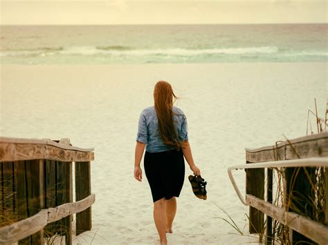 무료 이미지 바닷가 바다 연안 모래 대양 사람 소녀 여자 햇빛 아침 휴가 모델 봄 로맨스 시즌 드레스 아름다움 영상 사진 촬영