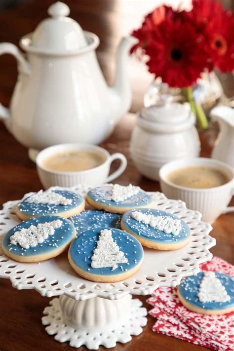 Need some inspiration for decorating christmas cookies? Easy Decorated Christmas Cookies | The Café Sucre Farine