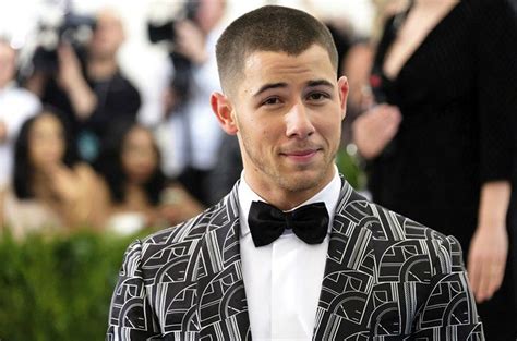 28, born 16 september 1992. Nick Jonas Height, Weight, Bio, Age, Wiki, Wife, Net Worth, Facts