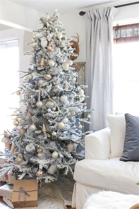The Prettiest Flocked Christmas Trees The Turquoise Home
