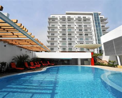 beɾaˈkɾus (listen)), officially known as heroica veracruz, is a major port city and municipal seat for the surrounding municipality of veracruz on the gulf of mexico in the mexican state of veracruz. emporio-veracruz-exterior.jpg
