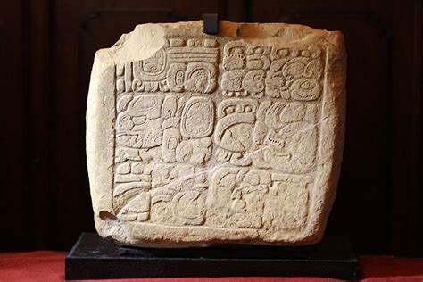 Recuperan Un Panel Maya Tallado En Piedra Caliza