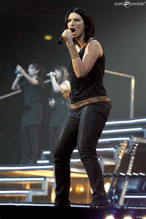 Grammy award and golden globes winner from italy 🇮🇹. Laura Pausini, bien plus mince, en mars 2009 - Purepeople
