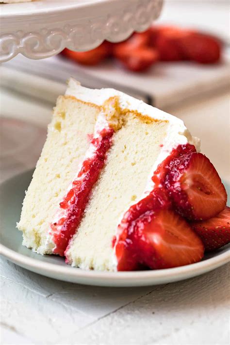 Vanilla Cake With Strawberry Filling The Food Delish®