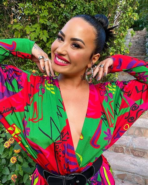 At the end of november 2020, demi lovato surprised fans with a drastic haircut: Demi Lovato Is Starting 2021 Off with a Pastel Pink Pixie Cut