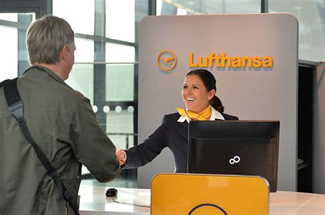 No matter how you check in, be sure to be at your gate and ready to board by your flights deadline. 27 Top Photos Lufthansa Wann Check In - Lufthansa Check-in ...