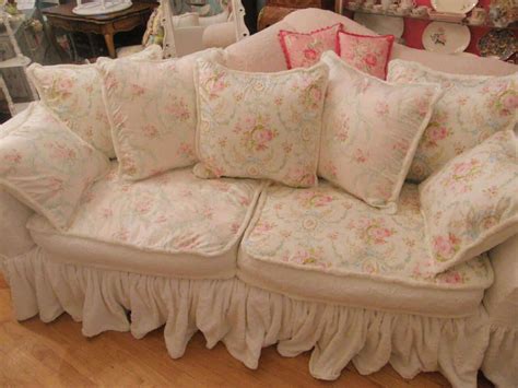 30 Tempting Shabby Chic Living Room Décor Ideas Shabby chic sofa