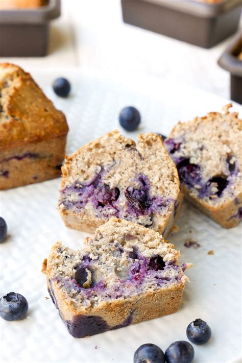 Auskühlen lassen und mit puderzucker bestäuben. Gesunder Kuchen mit Heidelbeeren und Chiasamen - perfekt ...