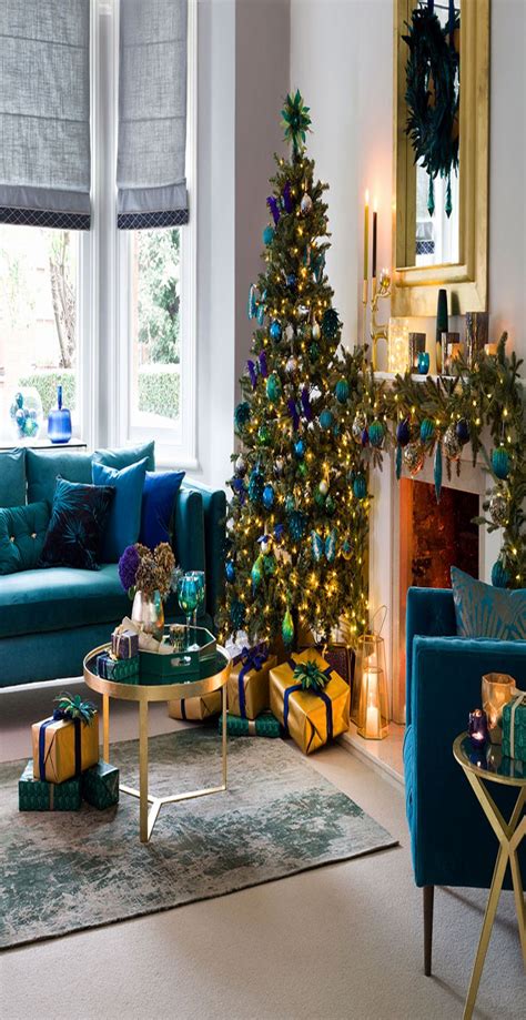 As i look at this photo, i can really feel the purity and cleanliness of one's home. 45 Beautiful Christmas Decorations Living Room | Christmas decorations living room, Simple ...