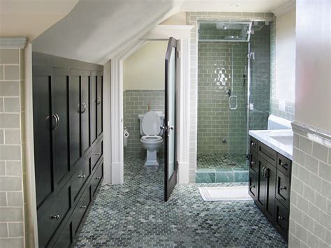 One common misconception among people is the fact that a little bathroom can't be remodeled, or there really is not much that you can do if there's hardly any space to utilize. 25 Best Bathroom Remodeling Ideas and Inspiration - The ...
