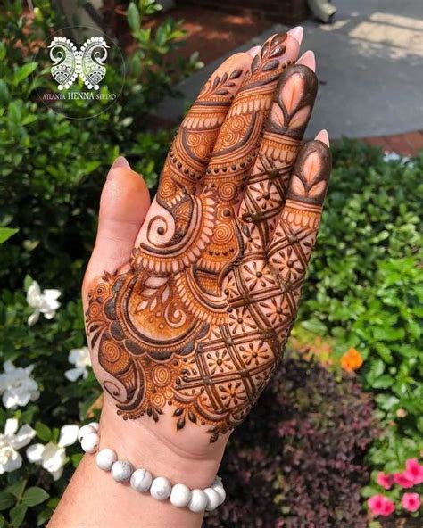 Latest Simple Mehndi Designs For The Minimalist Brides This Summer