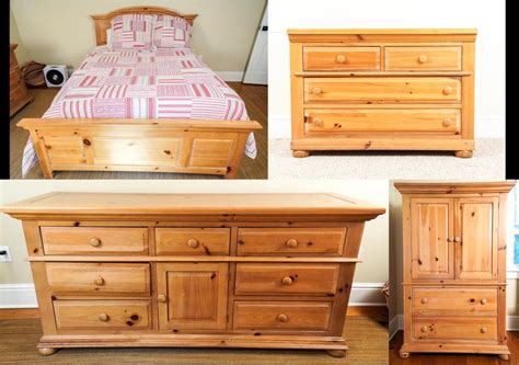 Sold At Auction Broyhill Pine Bedroom Furniture Suite