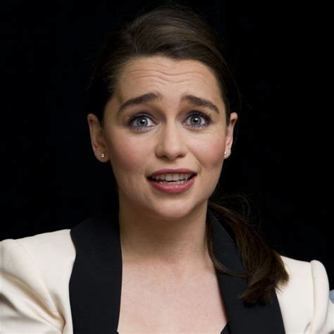 Emilia Clarke Pleads Fans Not To Request Selfies Emilia Clarke Actresses Emilia Clarke Hot